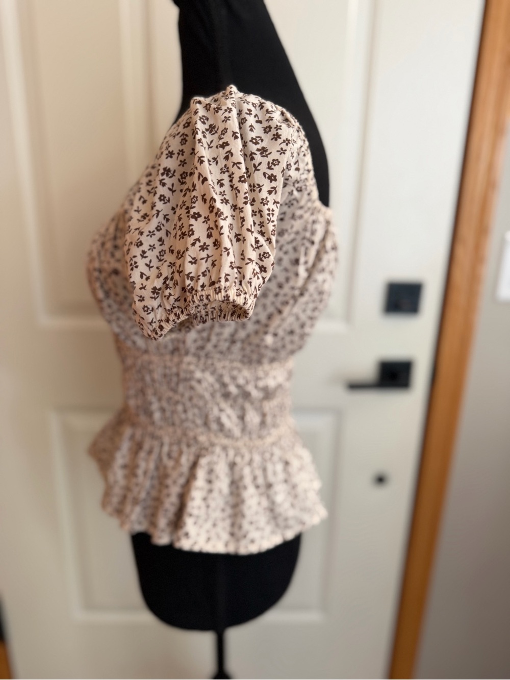Sim & Sam cream brown floral milkmaid puff sleeve smocked bodice blouse. Medium - Picture 4 of 14